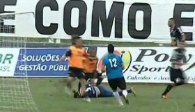 12 jogadores expulsos no mesmo jogo