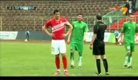 Treinador rasga cartões do árbitro na Bulgária