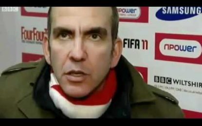 Paolo Di Canio pontapeia jogador da sua equipa e é expulso