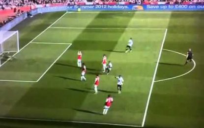 Árbitro comemora golo de Tottenham frente ao Arsenal?