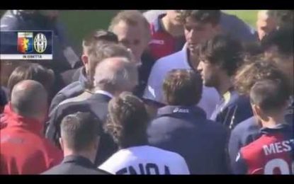 Adeptos do Genoa obrigam jogadores a tirar as camisas