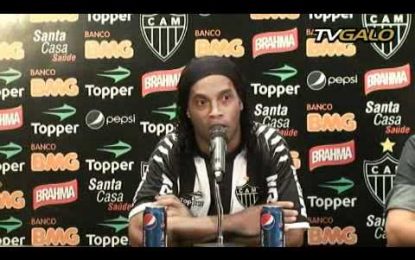 Ronaldinho apresentado no Atlético-MG