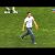 Messi cumprimenta invasor de campo
