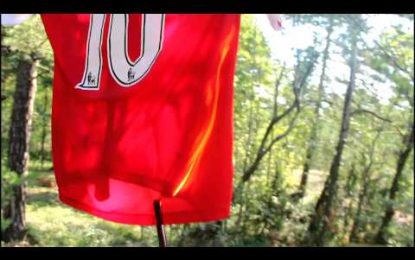Fãs do Arsenal incendeiam camisolas de van Persie