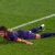 Arrepiante: Puyol cai sobre o braço