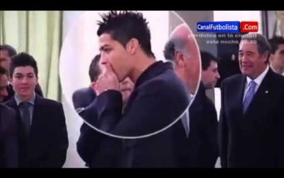 Ronaldo esconde pastilha durante cerimónia oficial