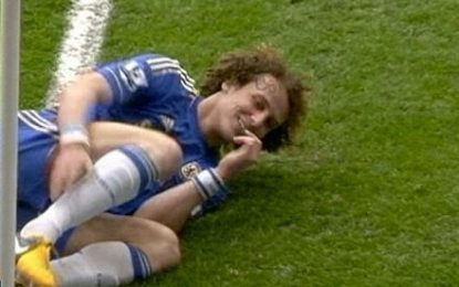 David Luiz ri-se após entrada que valeu a expulsão de Rafael