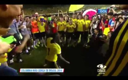 Pablo Armero comemora de forma extravagante vitória da Colômbia