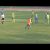 Fotógrafo invade campo para tirar fotografia de grande penalidade