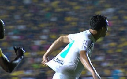 Leandro Damião criticado por tentar “cavar” penalty de forma descarada