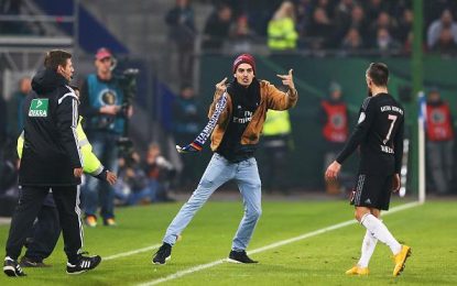 Adepto do Hamburgo ataca Ribéry em pleno jogo