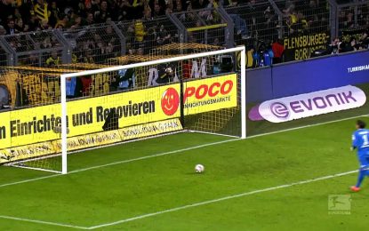 Dortmund vence em casa com auto-golo quase do meio-campo