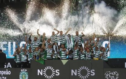 Vídeo: O momento em que o Sporting ergueu a Taça de Campeão