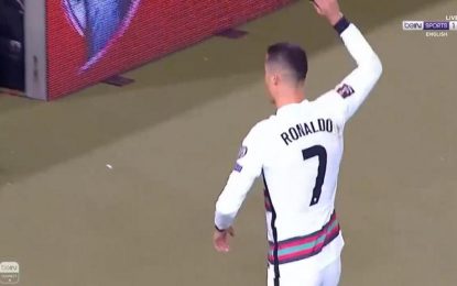 Vídeo: Ronaldo voltou a atirar a braçadeira ao chão e desta vez até a pontapeou