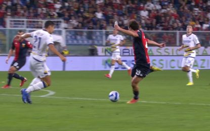 Vídeo: Momento insólito na Serie A! Destro marca golaço à Milito com uma garrafa de água na mão