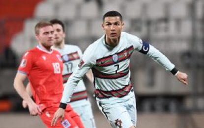 Guarda-Redes Luxemburguês Evitou Golo Épico De Cristiano Ronaldo Com Grande Defesa