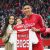 Vídeo: Edson Álvarez renova pelo Ajax com a família e colegas de equipa no relvado e os adeptos na bancada