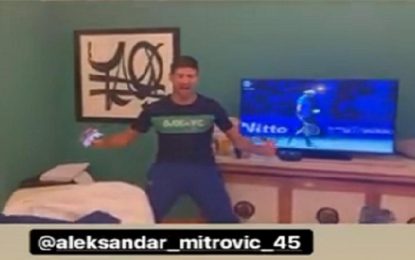 Vídeo: A euforia de Djokovic com a passagem da Sérvia