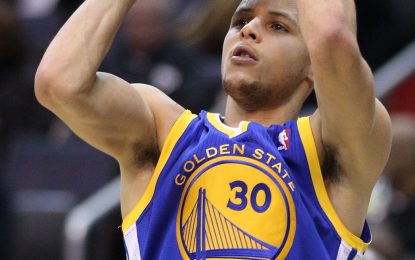 Vídeo: Curry marca 20 pontos no 4.º período e Warriors passam de estar a perder por 13 para vencer por 15